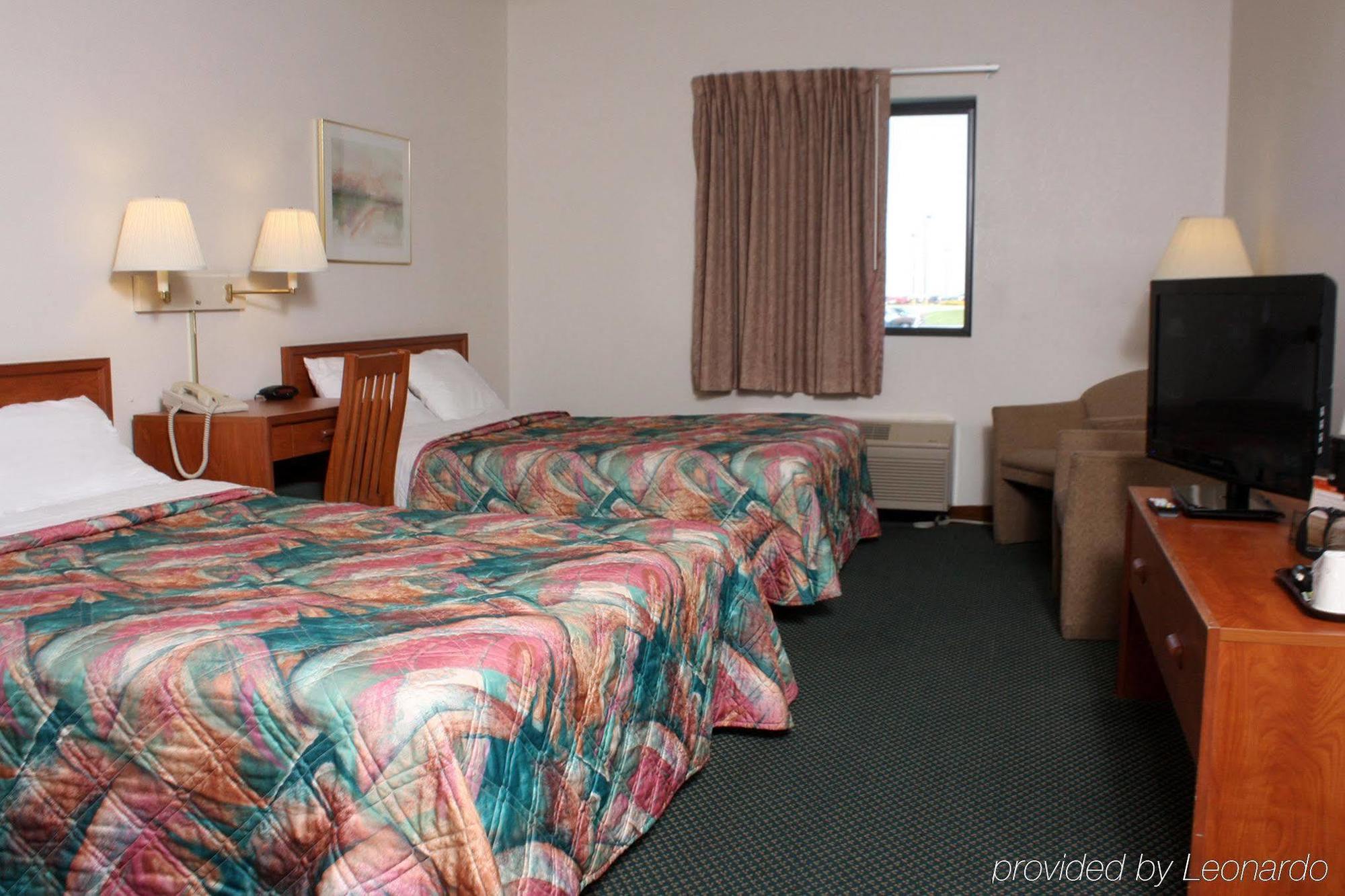 Centerstone Inn & Suites Carlyle Exterior foto